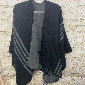 BB Dakota Black Gray Blanket Scarf Wrap Sweater